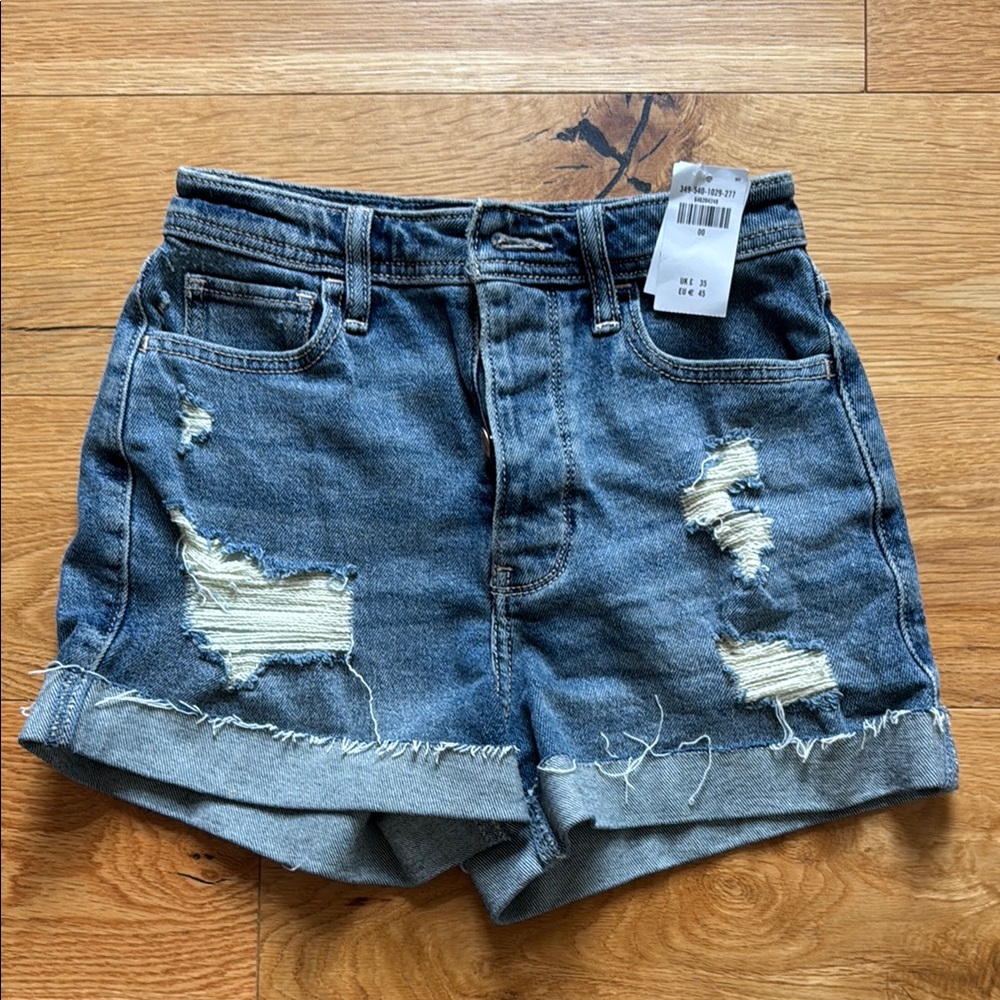 New with tags Hollister ultra high rise mom Jean shorts size 00